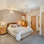 2 Bed In Oc-94995 *
