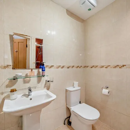 2 Bed In Oc-94995 * Κέσγουικ