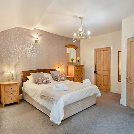 2 Bed In Oc-94995 * Κέσγουικ